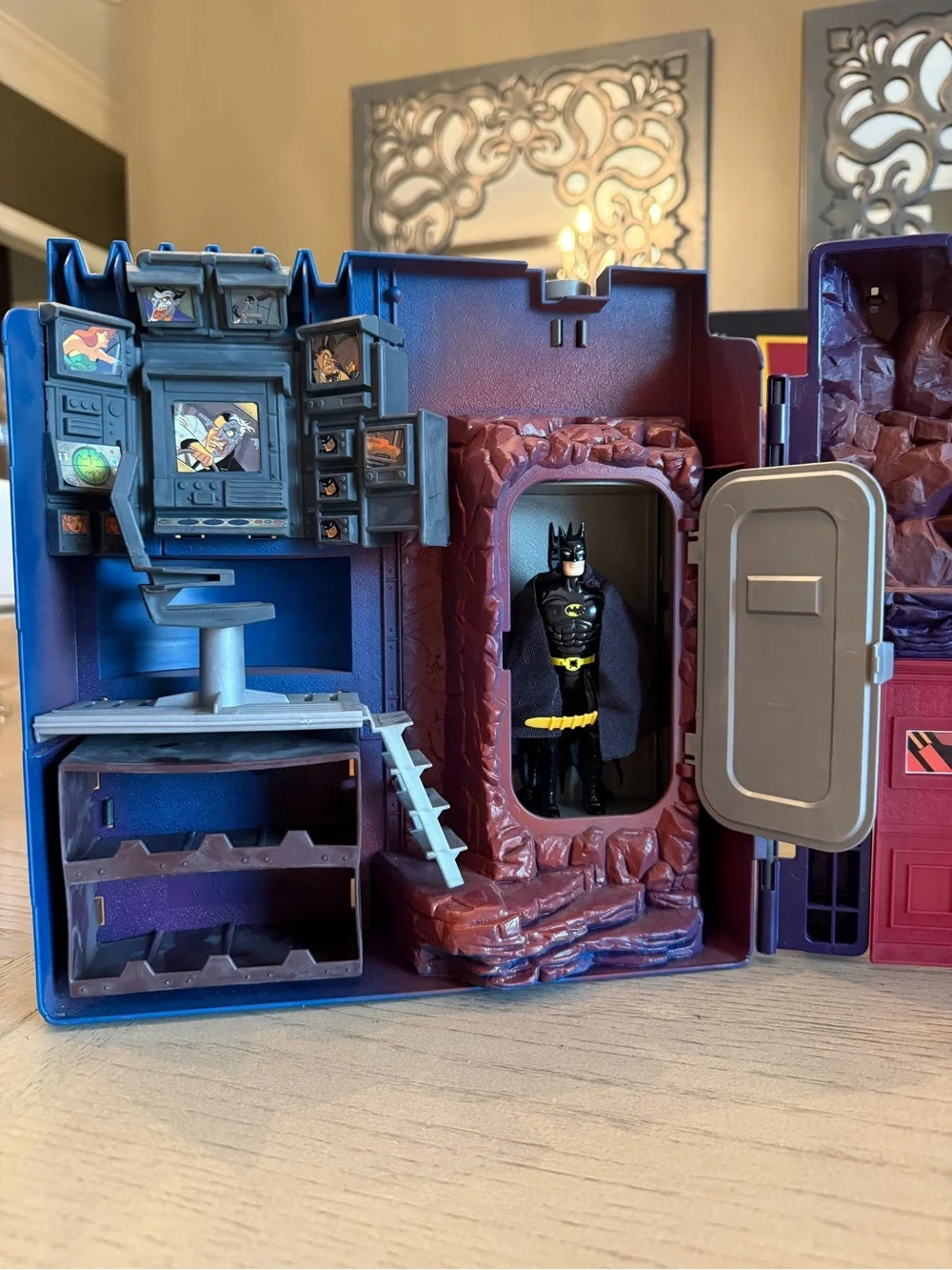 1992 Kenner Batman The Animated Series Batcave Command Center